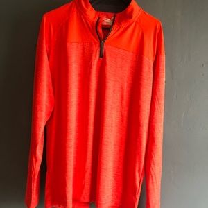 Men’s brand new under armor athletic top!